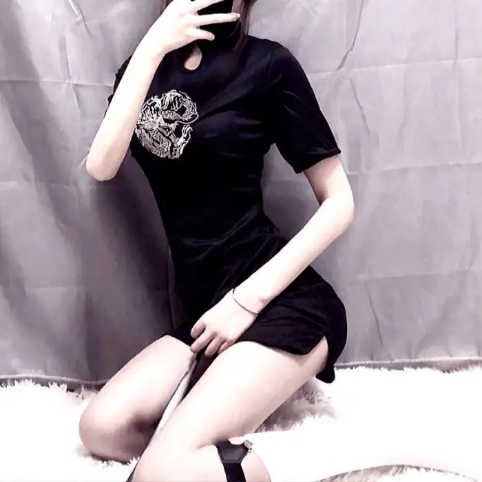 女皇陵下的风流娘们